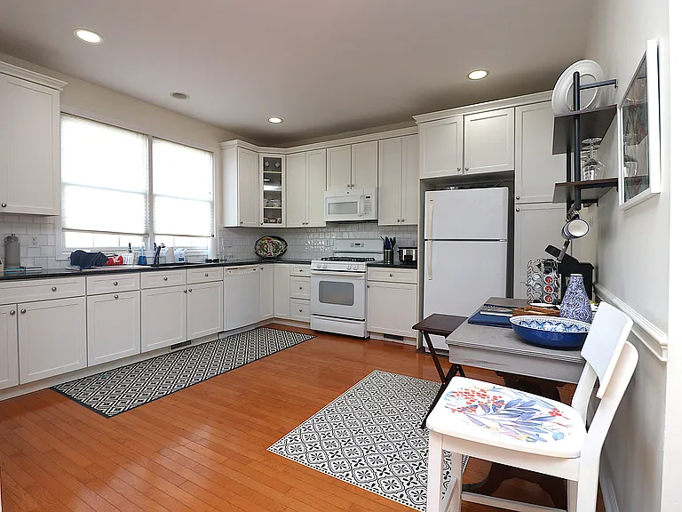 32 S Madison Ave — Photo 10