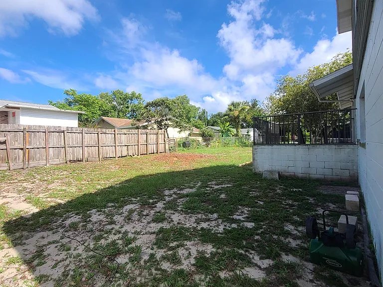 1646 W Paradise Ln — Photo 2