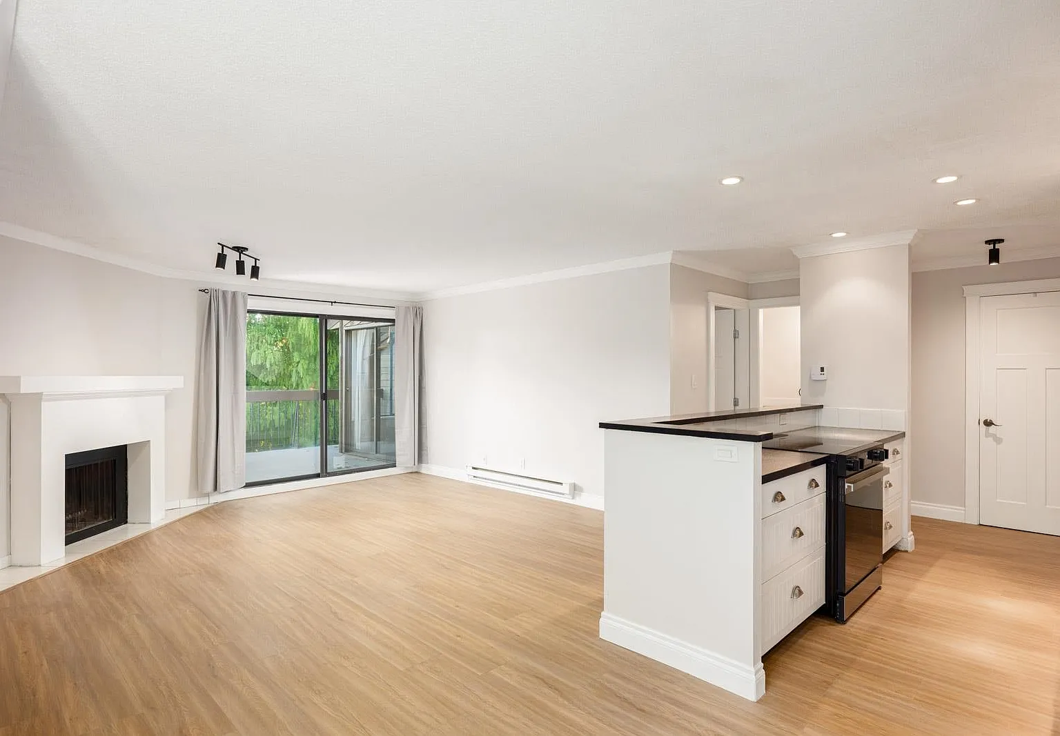 1 bed, 774 sqft, $2,000 — Photo 4