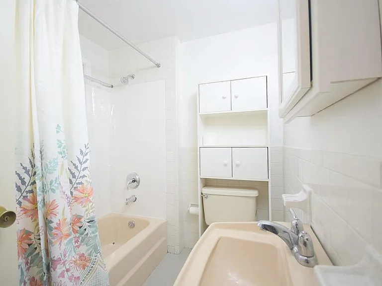 28 Howard St #R — Photo 10