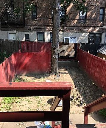 2nd image of 2562 Radcliff Ave