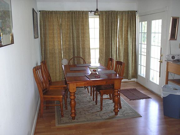 Dining Area (see http://www.liveinurbana.com for more info)