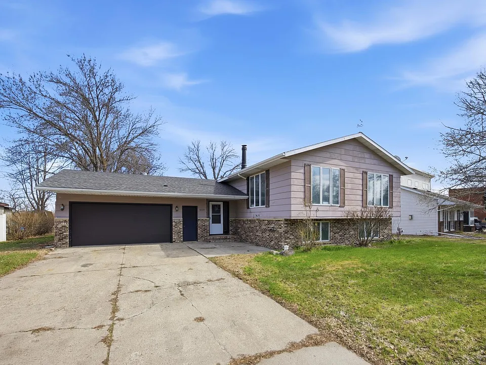 609 Lily Ln
