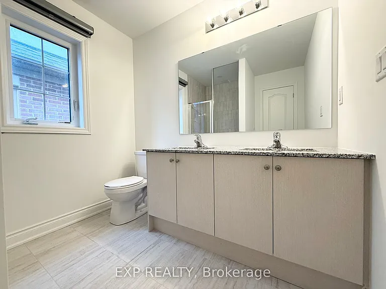 11 Franklin Ave — Photo 16