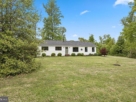3rd image of 9816 Fairlee Rd
