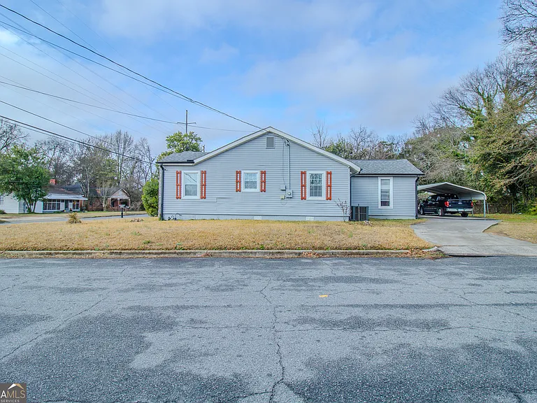 579 Lynmore Ave — Photo 24
