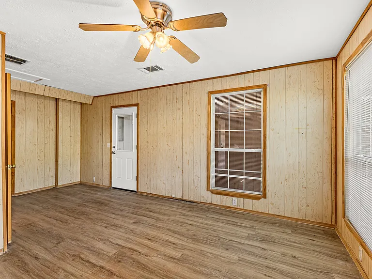 929 Meadow Mead Dr — Photo 16