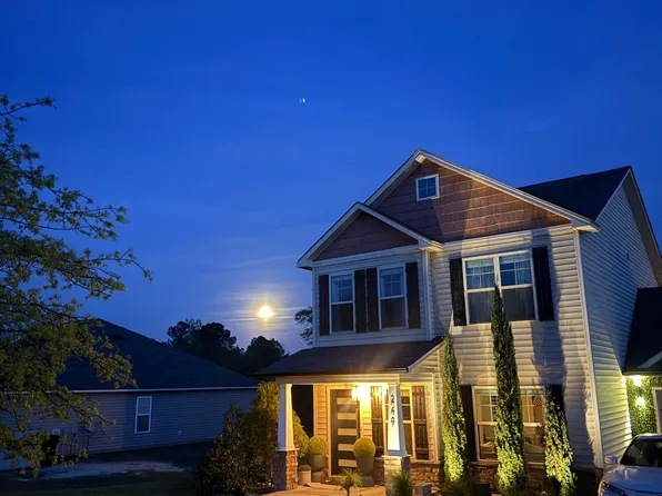 249 New Castle Ln, Spring Lake, NC 28390