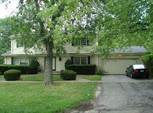 136 Hibbard Rd, Wilmette, IL 60091