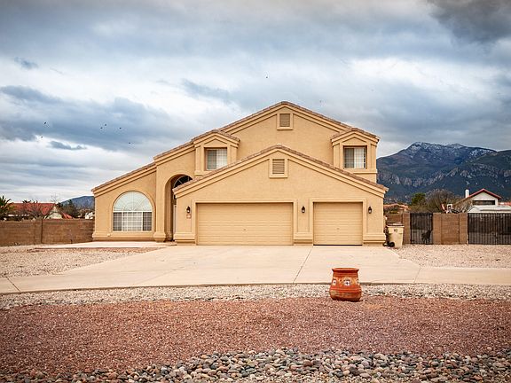 4th image of 2610 E Eagle Rock Dr