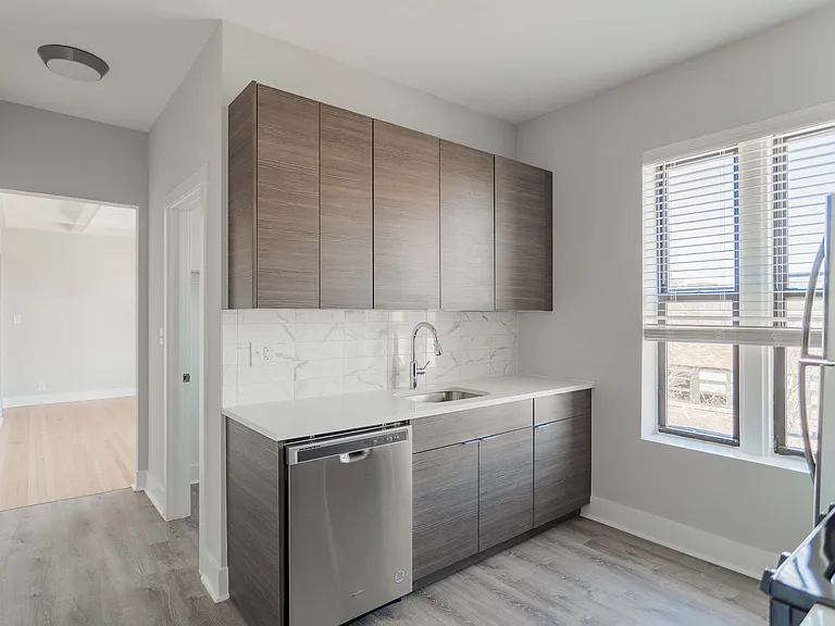 6135-45 S. Dorchester Ave/1409 E. 61st St. — Photo 6