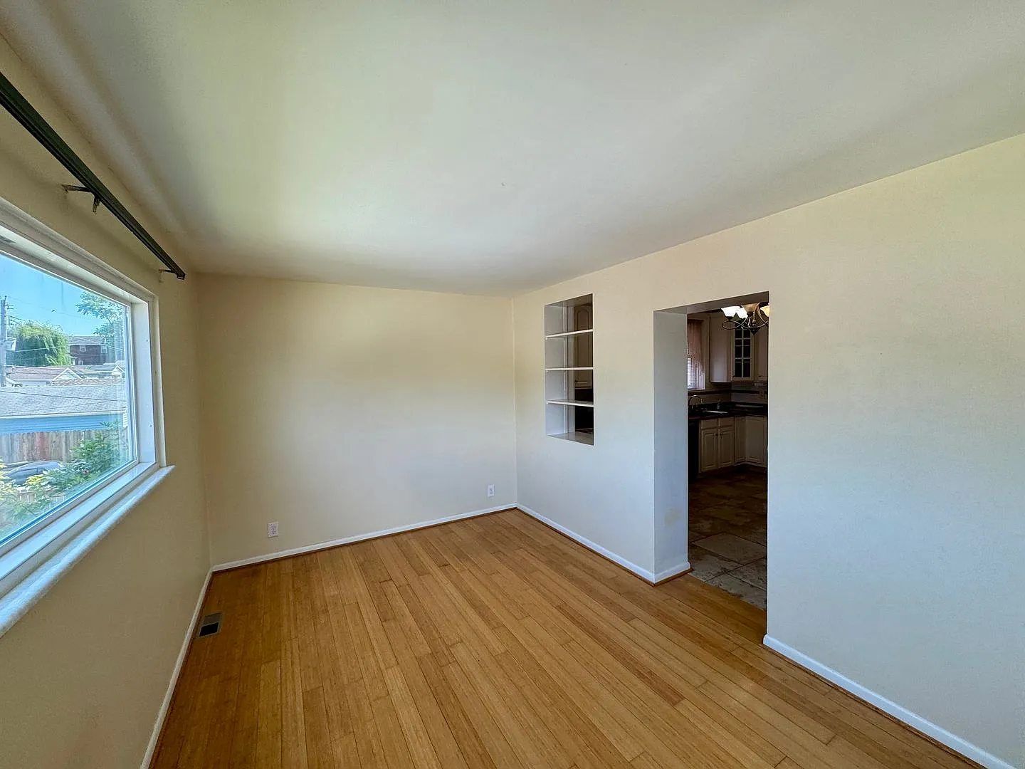 4645 Wilcox — Photo 2