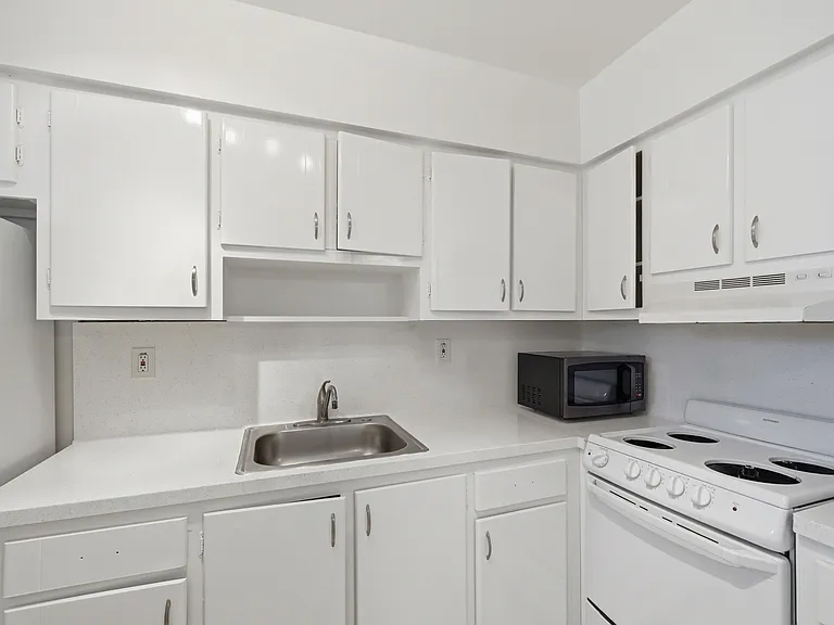 7211 Venetian St #3 — Photo 8