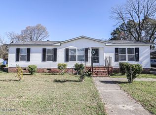 201 E Dixon St, Elm City, NC 27822