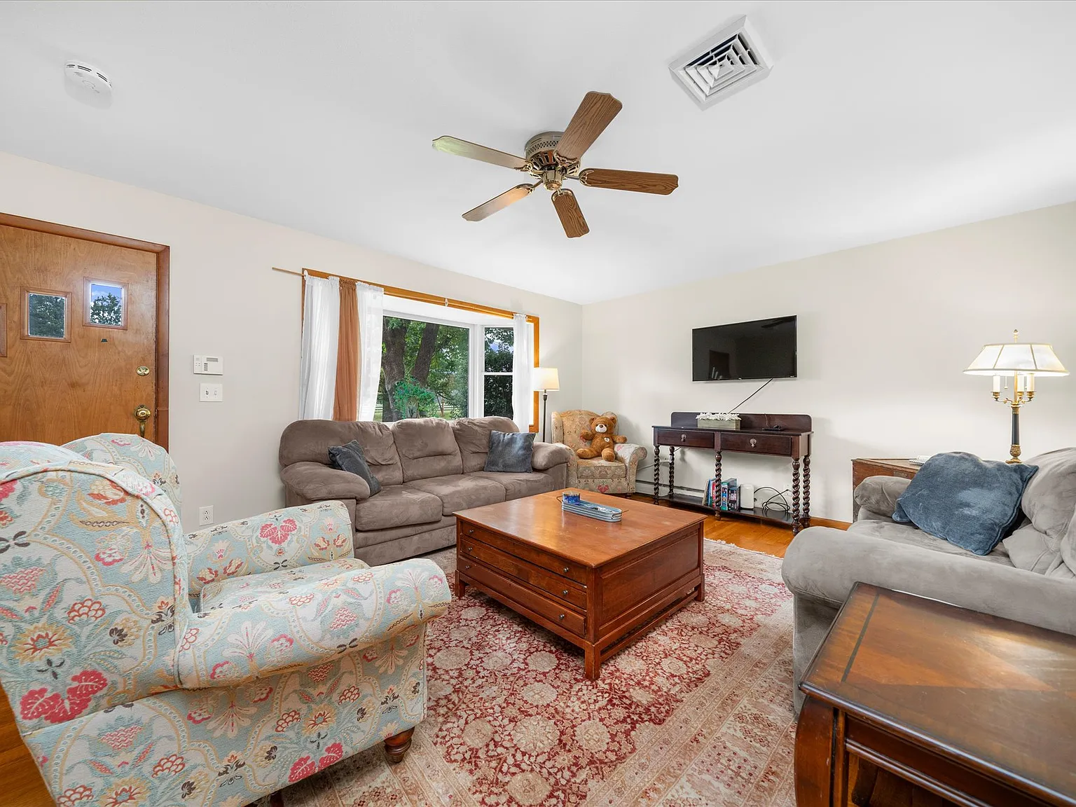4 bed, 1856 sqft, $2,900 — Photo 3