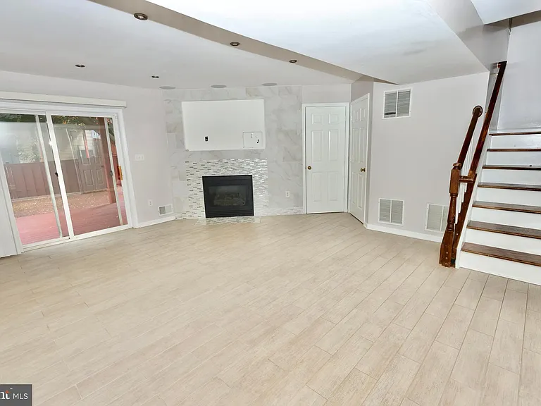 6633 Creek Point Way — Photo 40