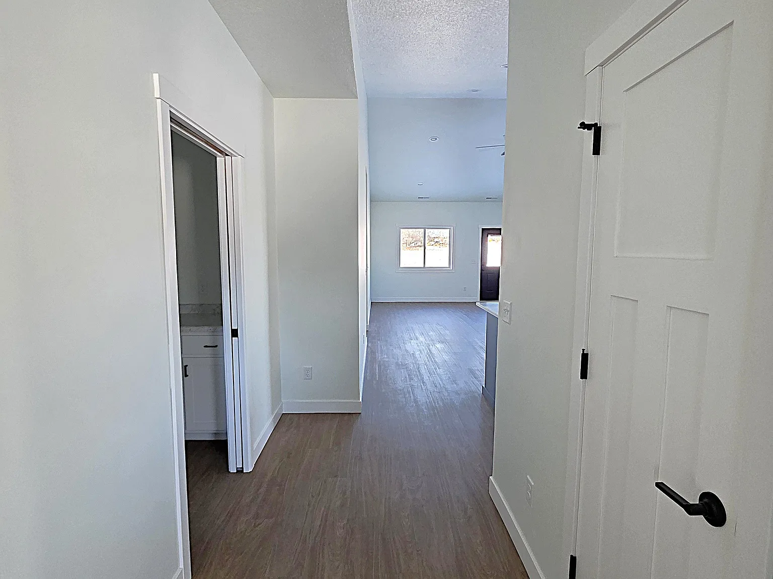 3 bed, 1500 sqft, $2,350 — Photo 4