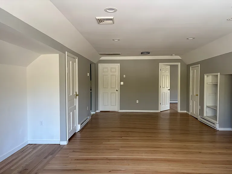 215 Catharine St W #3F — Photo 5