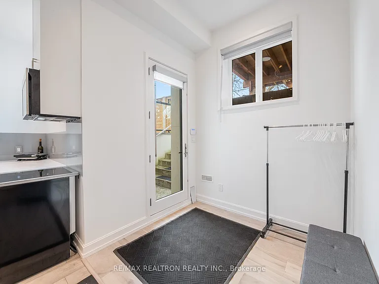 10 Katherine Rd #LOWER — Photo 10