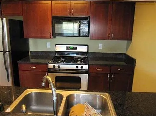 123 Fieldcrest St #303 — Photo 4