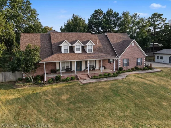 913 Azure Hills Dr, Van Buren, AR 72956