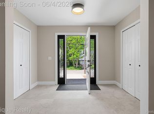 72 N North Shore Dr, Lake Orion, MI 48362