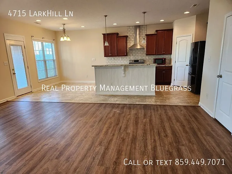 4715 Larkhill Ln — Photo 4