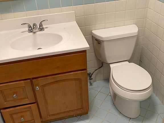4th image of 470 Justin Dr
