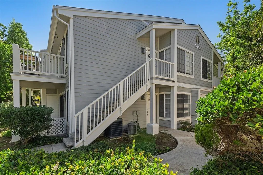 1 bed, 711 sqft, $2,490 — Photo 2