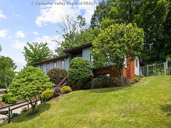 3rd image of 808 Echo Rd