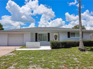 8203 Fox Hollow Dr, Port Richey, FL 34668