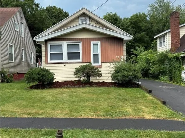 437 Ridgewood Dr, Syracuse, NY 13206