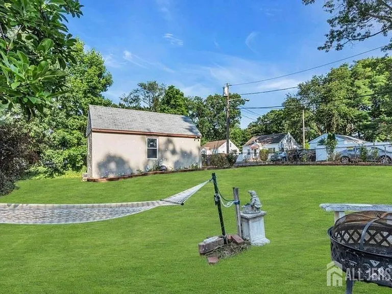 402 Ryders Ln — Photo 19