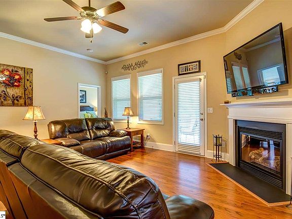 3rd image of 112 Marehaven Ct