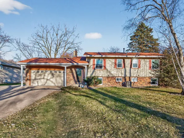 10161 Uplander St NW, Coon Rapids, MN 55433