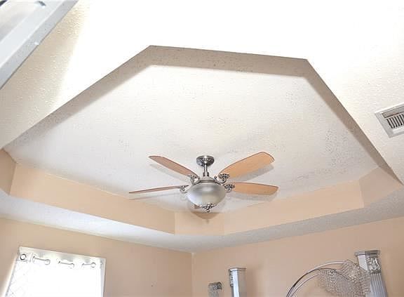 5th image of 3651 Bennett St