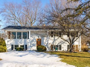 1404 Primrose Curv, Roseville, MN 55113