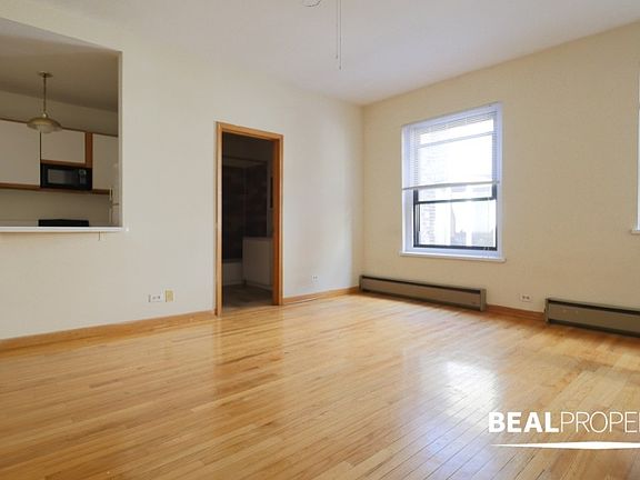 2nd image of 635 W Barry Ave #635404