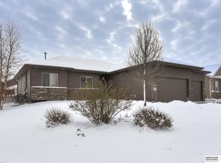 811 Fall Creek Rd, Papillion, NE 68133