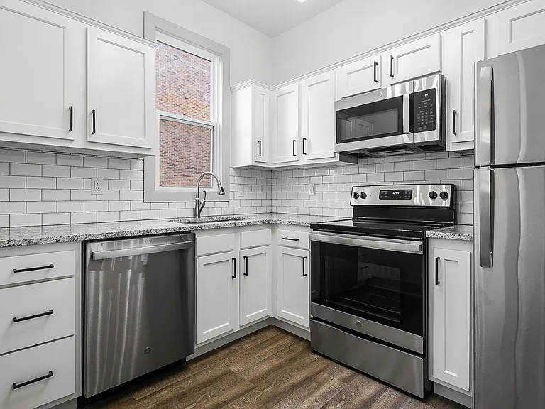 818 E Elm St #1-4 — Photo 7