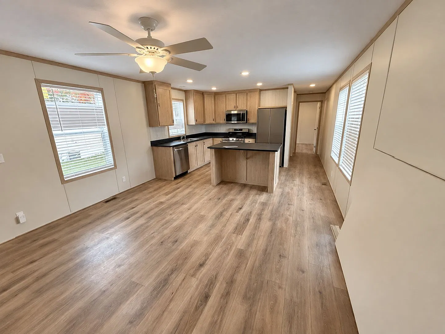 Convienent And Comfort Living! — Photo 4