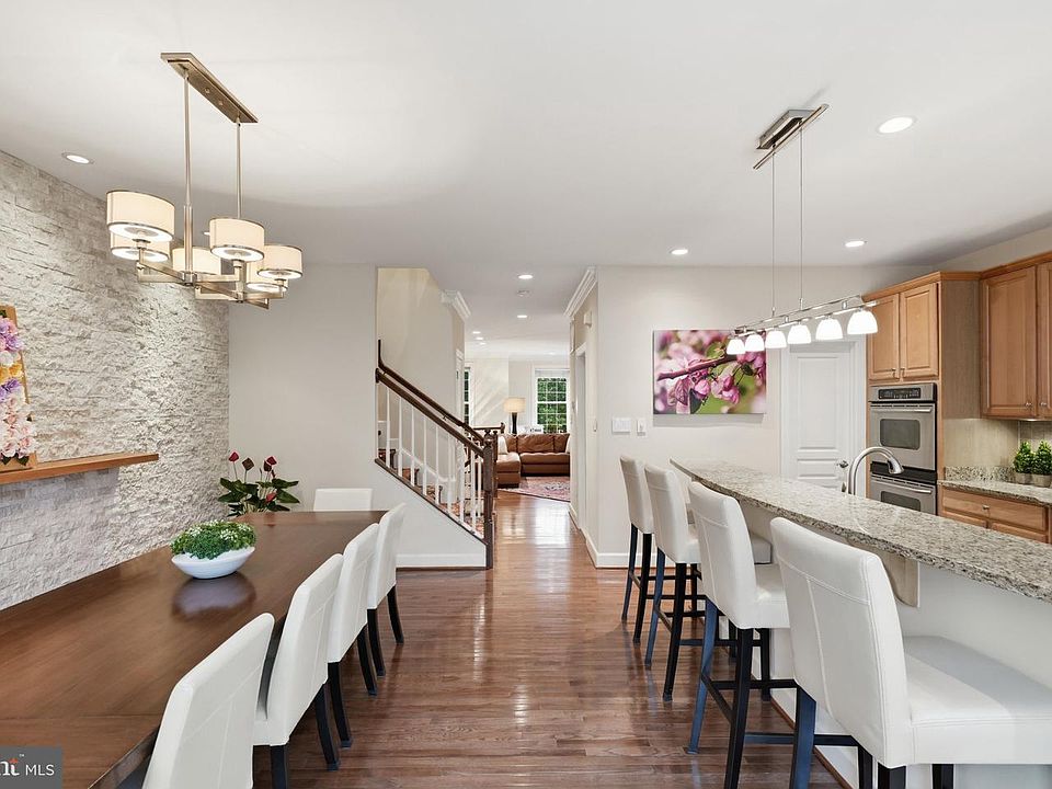 1st image of 399 Spring St