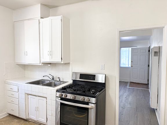 4th image of 1016 W 108th St #1/2