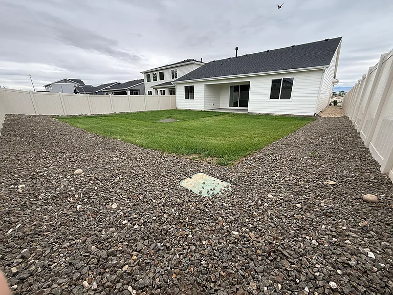 1481 N Burnam Ave — Photo 4