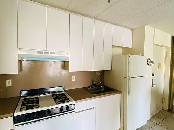 2nd image of 143 Roosevelt Ave