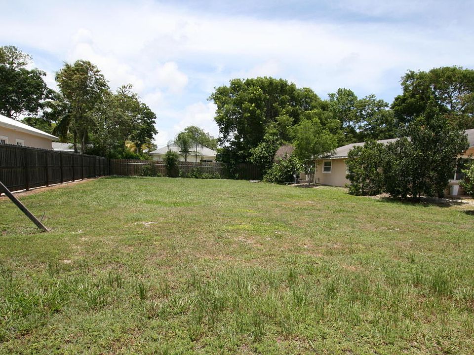 2nd image of 28 S Andros Rd