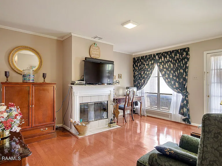 115 Brighton Dr — Photo 8