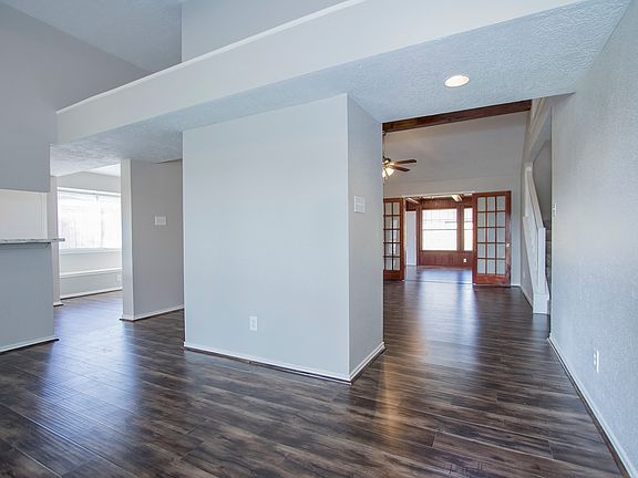 2nd image of 3808 Cottonwood Dr