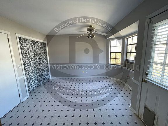 4th image of 391 Jamestown Manor Dr