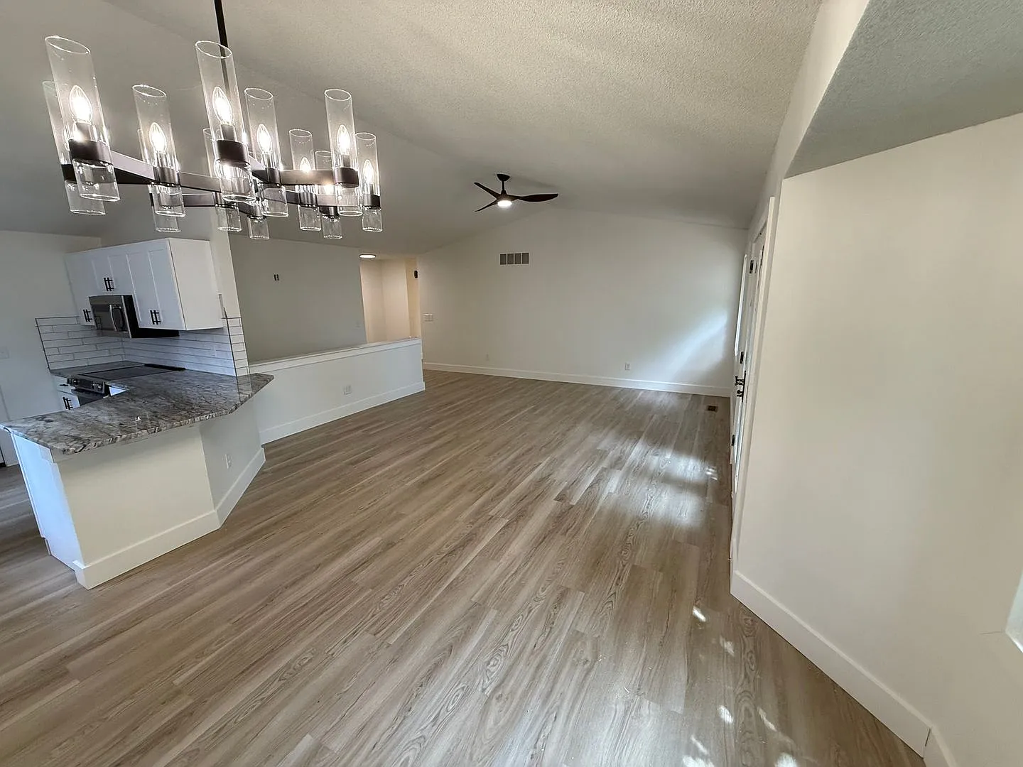Newly renovated 5-bedroom, 3-bath home in Maize school district — Photo 3